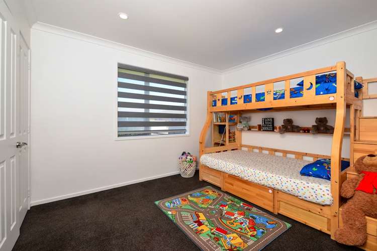 5 Compton Grove Huntington_14