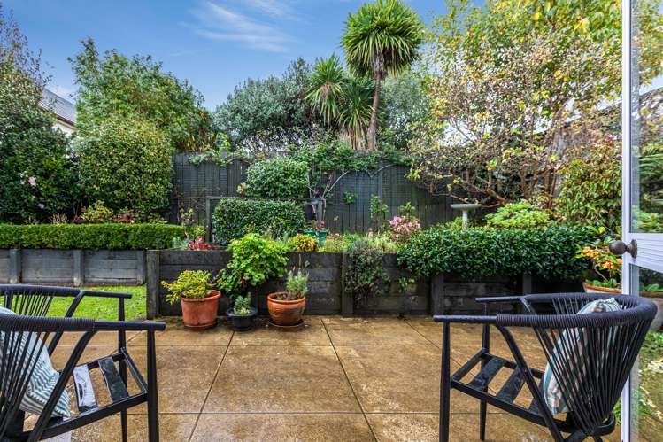 2/10 Gerard Way Saint Johns_2