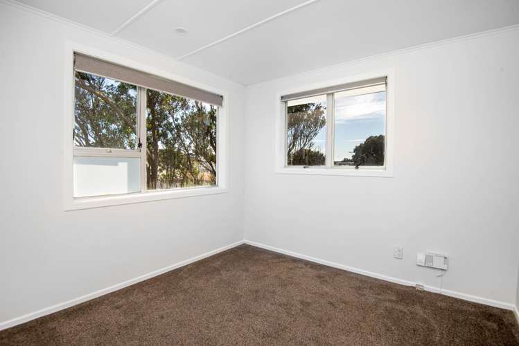 2 Penguin Grove Waitangirua_6