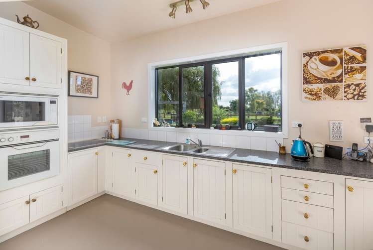 3 Front Miranda Road Waitakaruru_6