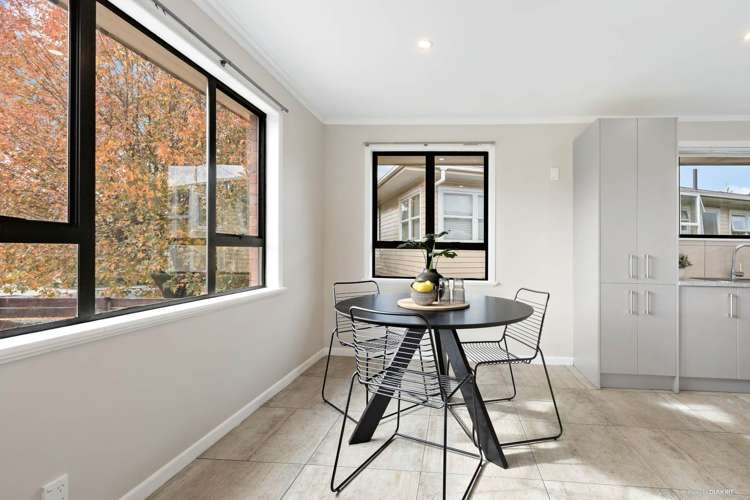 15 Royal View Road Te Atatu South_9