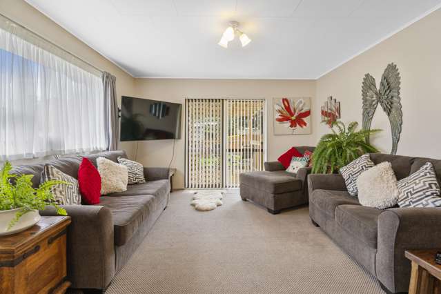 6 Garth Lane Maoribank_2