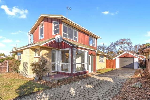 Full Sized Family Living, Freehold Title