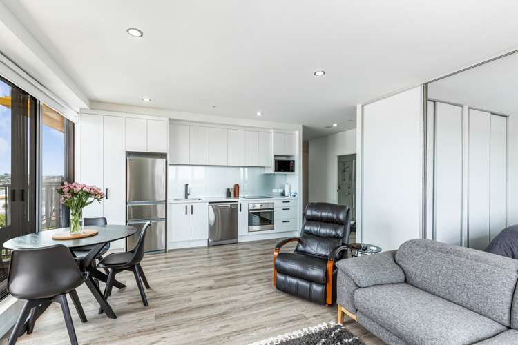 1010/20 Mccrae Way New Lynn_9