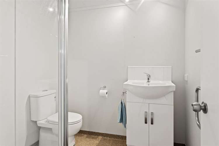 7 George Street Springfield_11