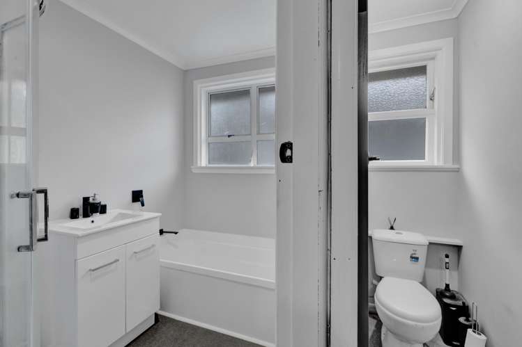 10 Acourt Street Hawera_9