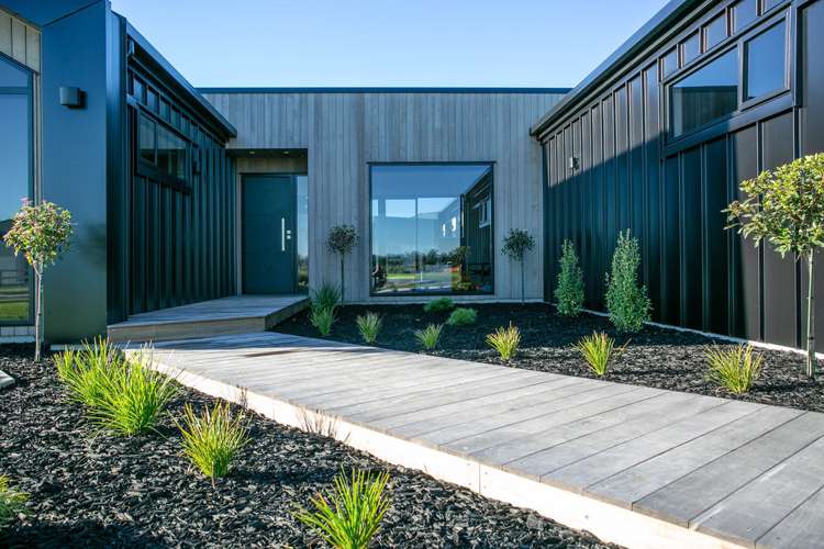 22 Alan Livingston Drive Cambridge_19