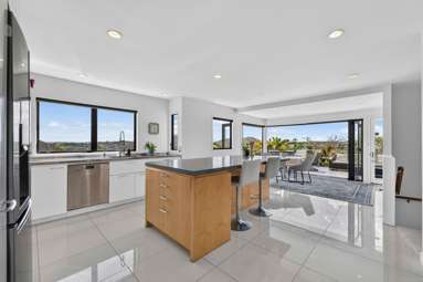 11 Waiatarua Road_1