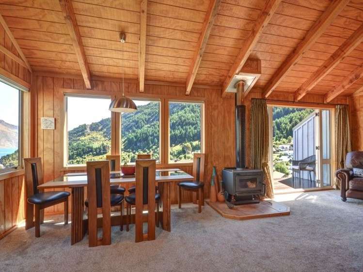 32a Mackinnon Terrace Fernhill/Sunshine Bay_1