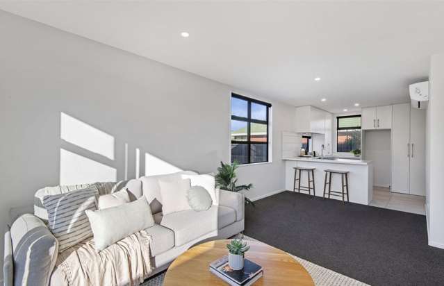 2/68 Barbour Street Waltham_4