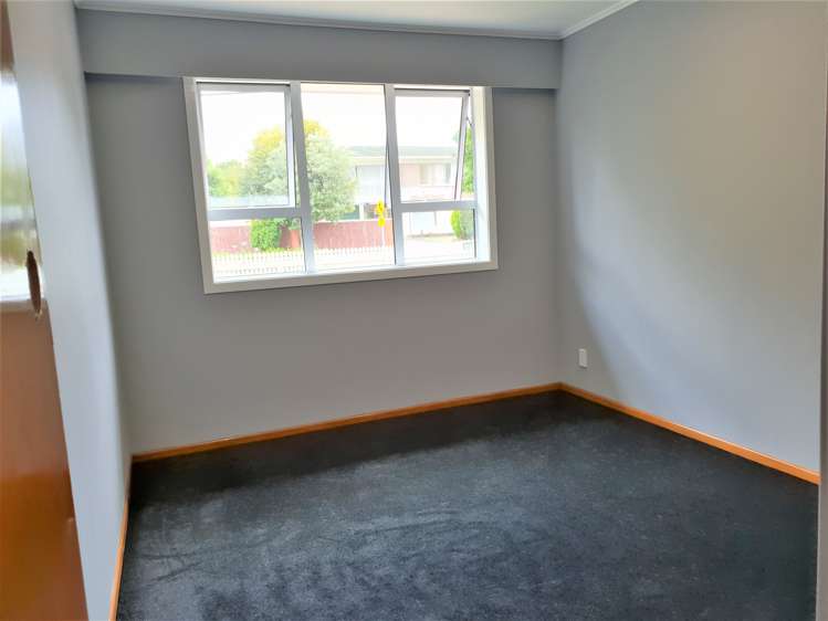 2/56 Royal View Road Te Atatu South_10