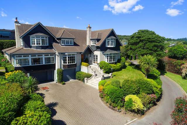 Iconic Taupo residence, "The Lady of the Lake"