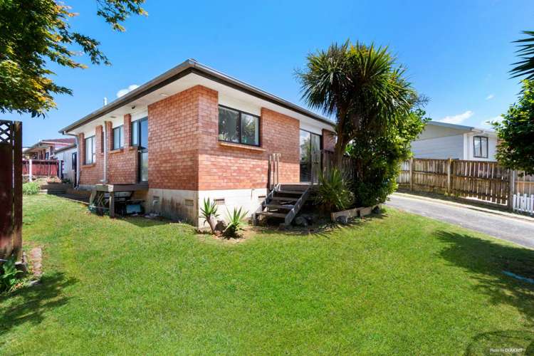 1/6 Kennington Drive Clendon Park_5