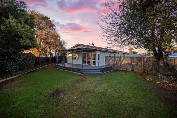 15 Denniston Crescent Redwood_16