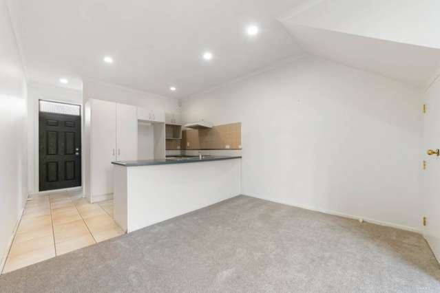 86/1 Ambrico Place New Lynn_4