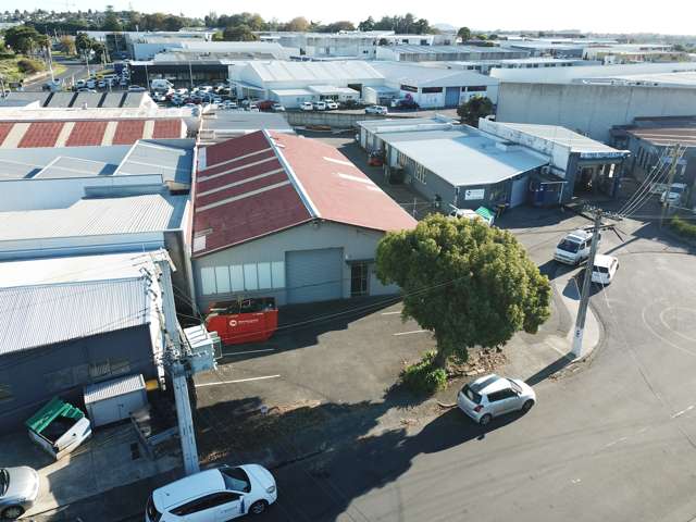 458sqm standalone warehouse – St Johns
