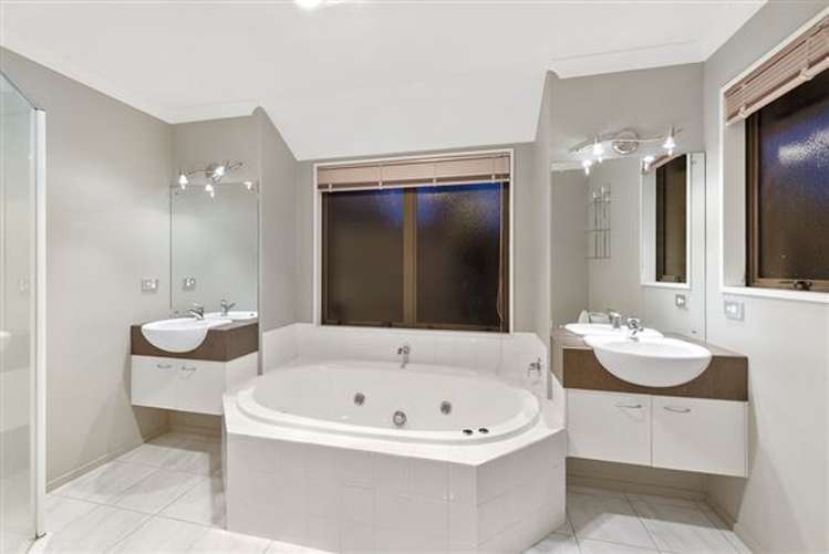 8 Somerton Drive Huntington_16