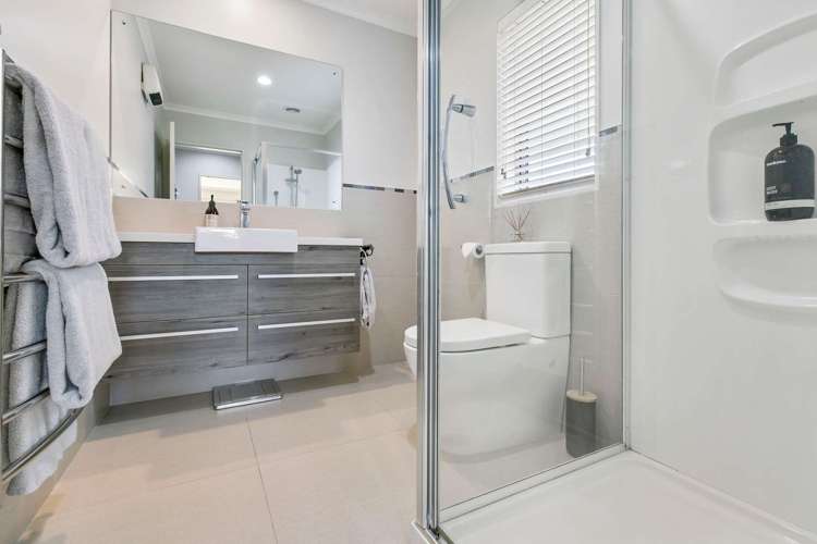 5 Wick Place Wattle Downs_12