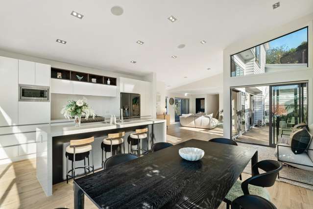 Freehold modern family living minus the upkeep