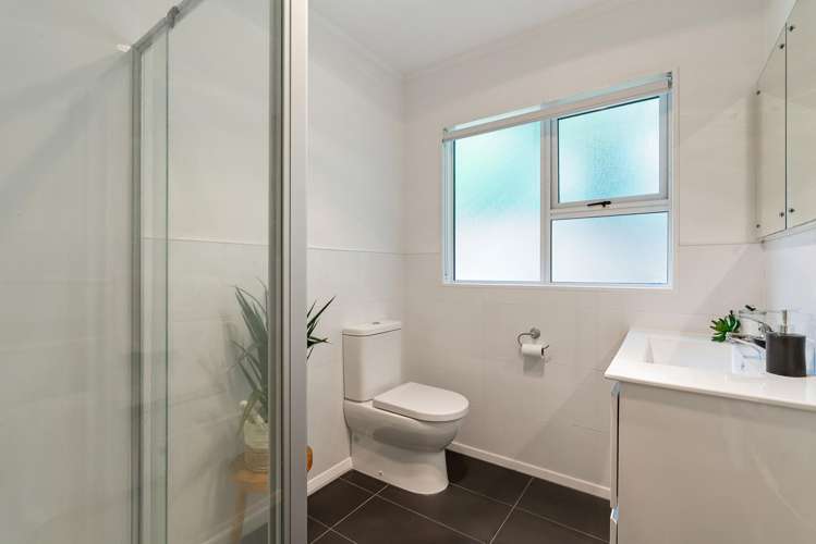 8B Randolph Road Crofton Downs_13