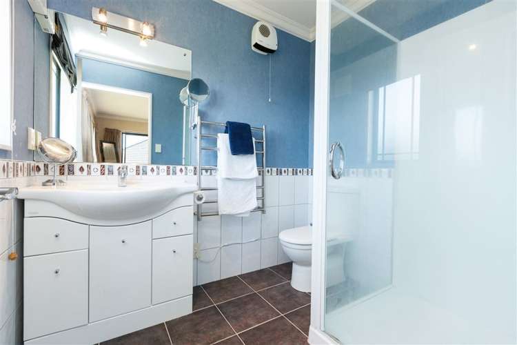 127 Pacific Drive Fitzherbert_16