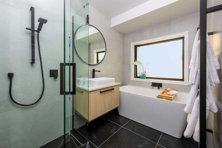 1/8 Clifton Road Waiake_21