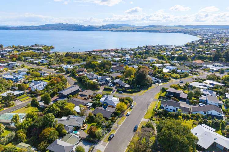 1/19 Chesham Avenue Waipahihi_1