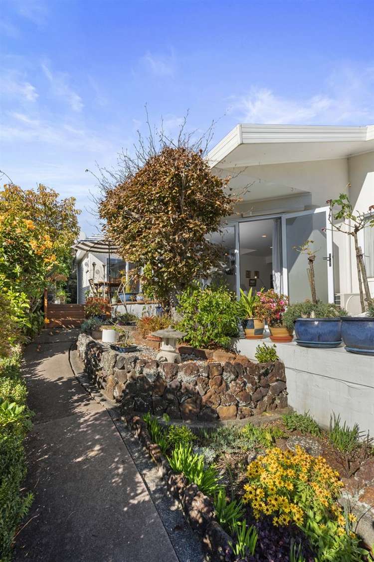 2/3 Tiri View Place Waiake_10