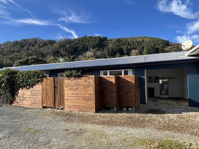Modern 2 Bedroom Flat in The Wood