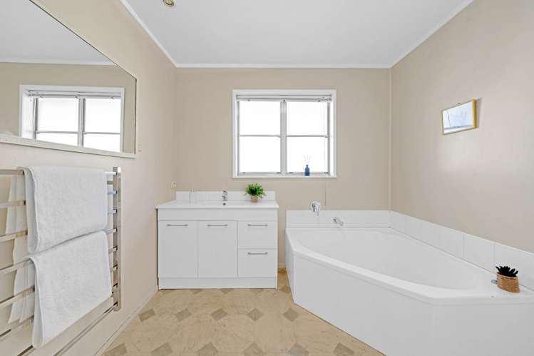 8 Goad Crescent Hillsborough_29