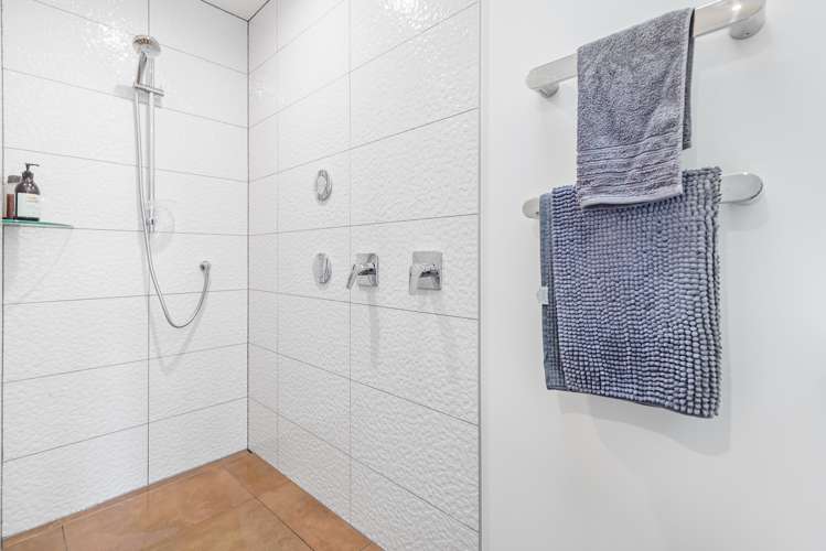 27 Watts Road Fernhill/Sunshine Bay_8