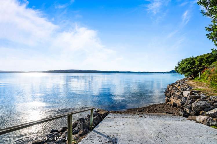 381 One Tree Point Road One Tree Point_22