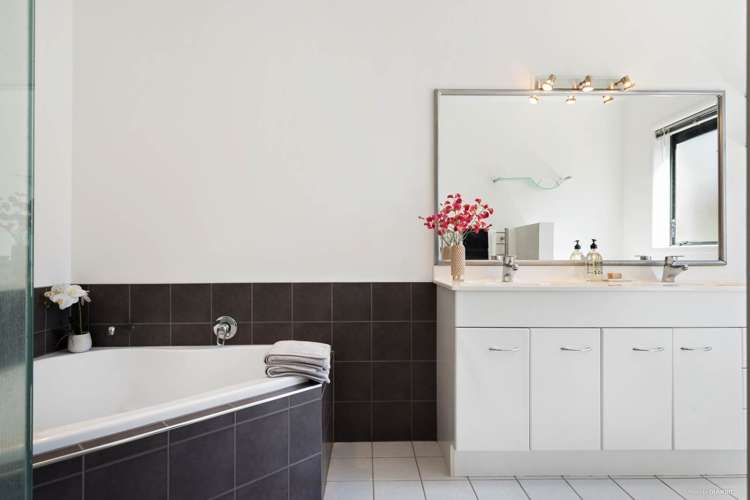 27 Newbliss Crescent East Tamaki Heights_17