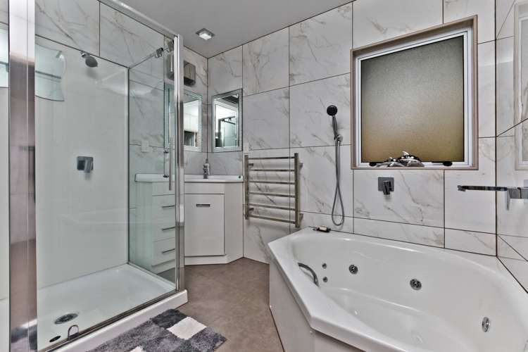 2/615 East Coast Road Browns Bay_8