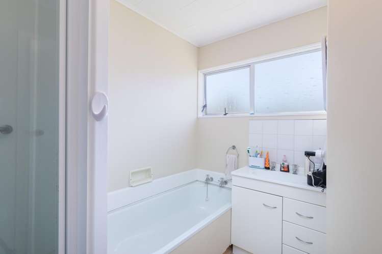 11b Waddington Drive Naenae_10