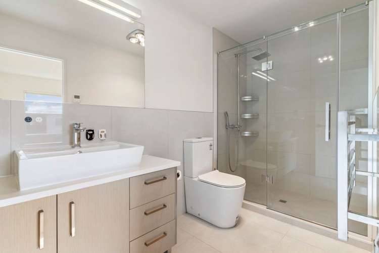 73 Bordeaux Parade Te Atatu South_14