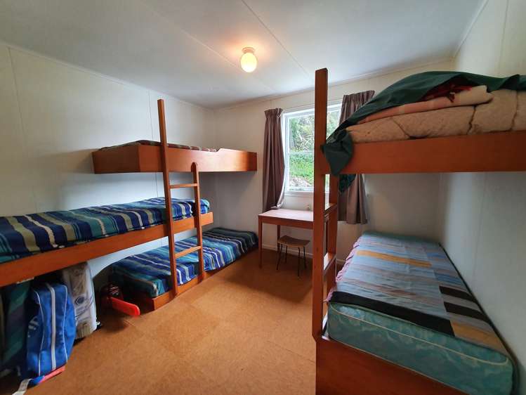 219-222/DP7675 Bon Accord Harbour Kawau Island_8