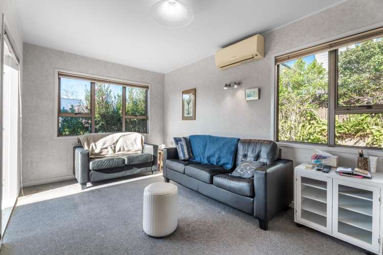 42 Woodward Avenue Mangere Bridge_12
