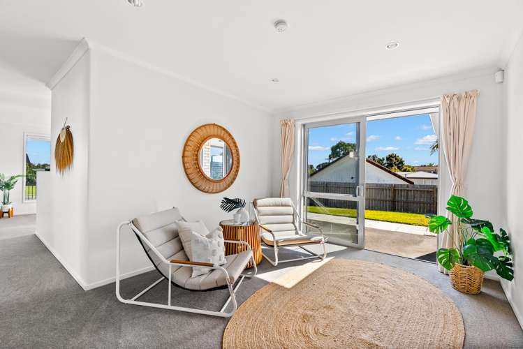 9 Finch Street One Tree Point_10