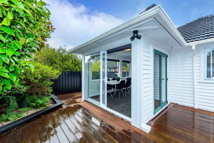 1/32 Downing Street Hoon Hay_12