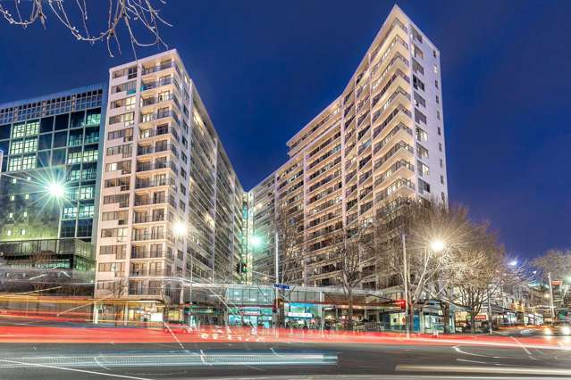 Central Auckland 2BR Apt w/ Balcony