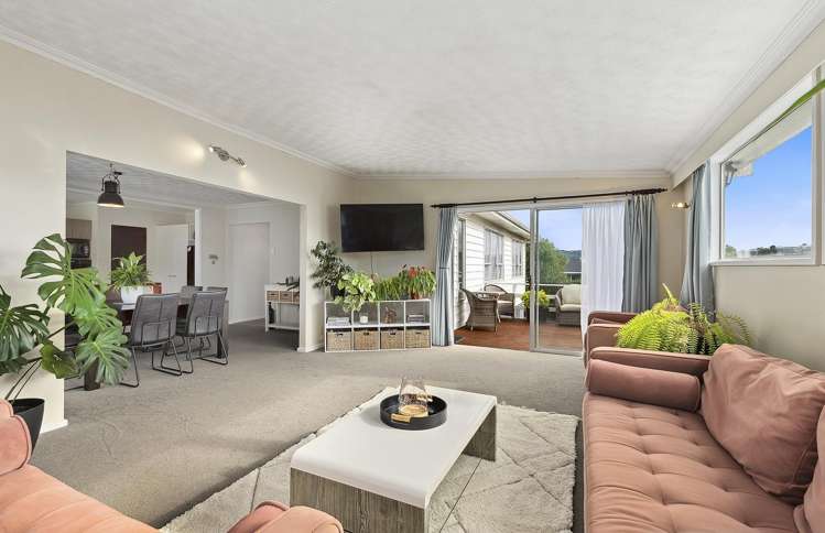 15 Brora Crescent Papakowhai_2