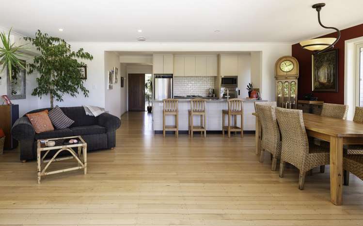 17 Beach Road Mellons Bay_14