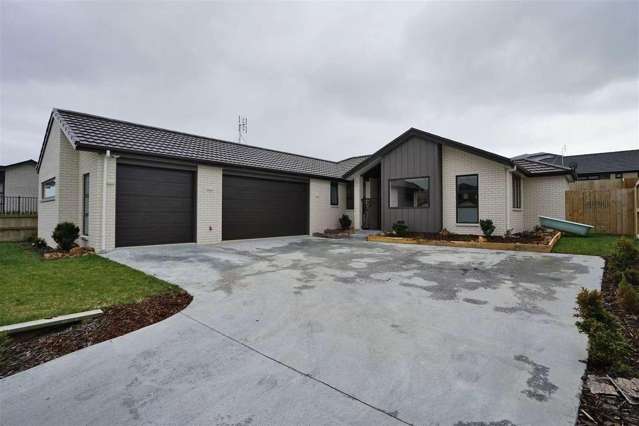 Beautiful 4-Bedroom Family Home in Sought-After Flagstaff