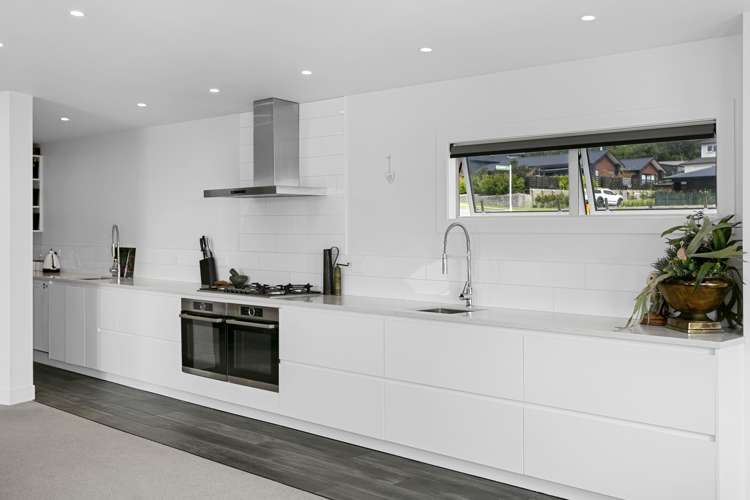 32 Coprosma Crescent Waipahihi_14