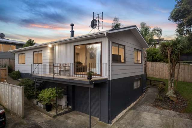 Fabulous, Freehold, and sea views!