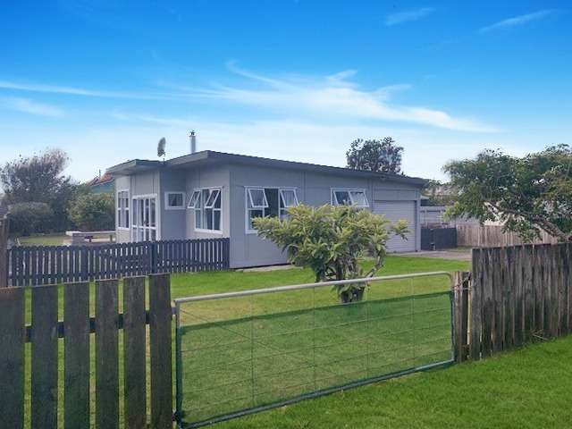2 + BEDROOM - FOXTON BEACH