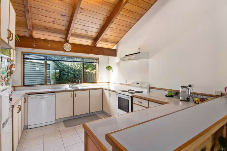 86 Olympus Way Richmond_8