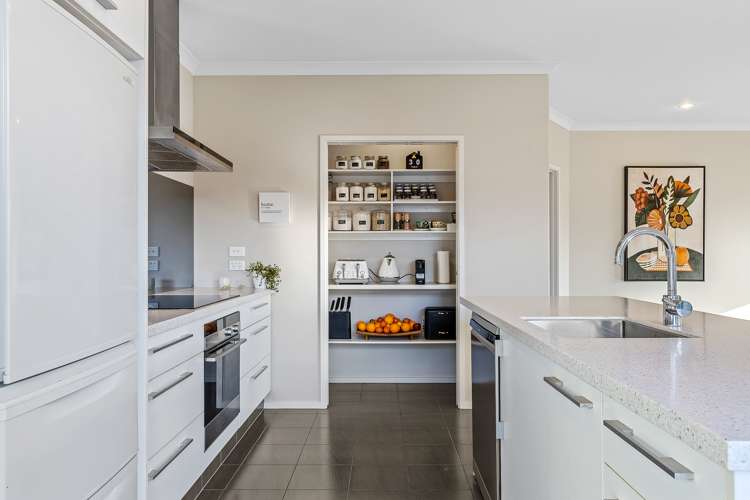 7 Barnsley Crescent West Melton_2