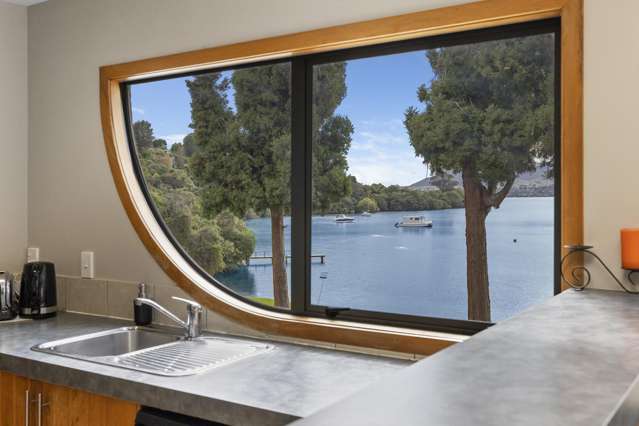 The Ultimate in Lakeside Living